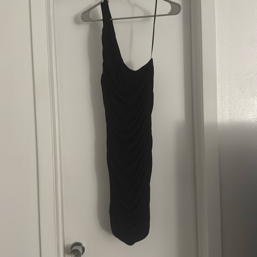 Sophie rue
Black ruched dress